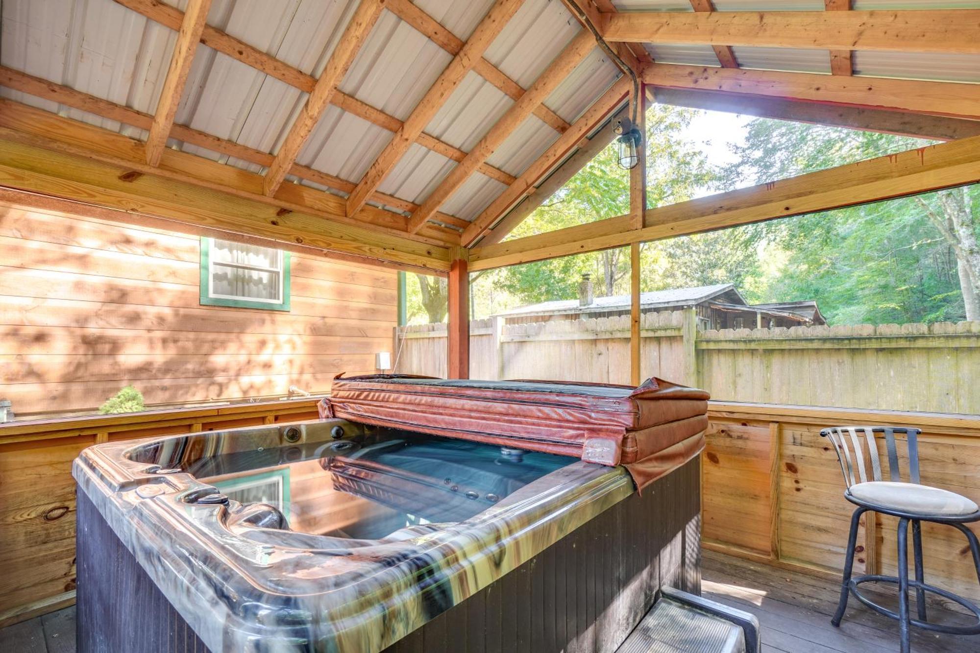 Just Fur Relaxin Sevierville Cabin With Hot Tub! Екстериор снимка