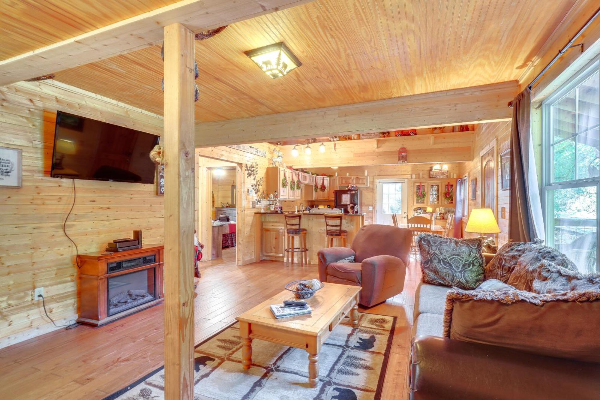 Just Fur Relaxin Sevierville Cabin With Hot Tub! Екстериор снимка
