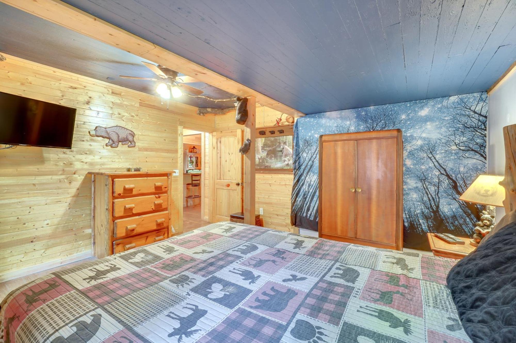 Just Fur Relaxin Sevierville Cabin With Hot Tub! Екстериор снимка