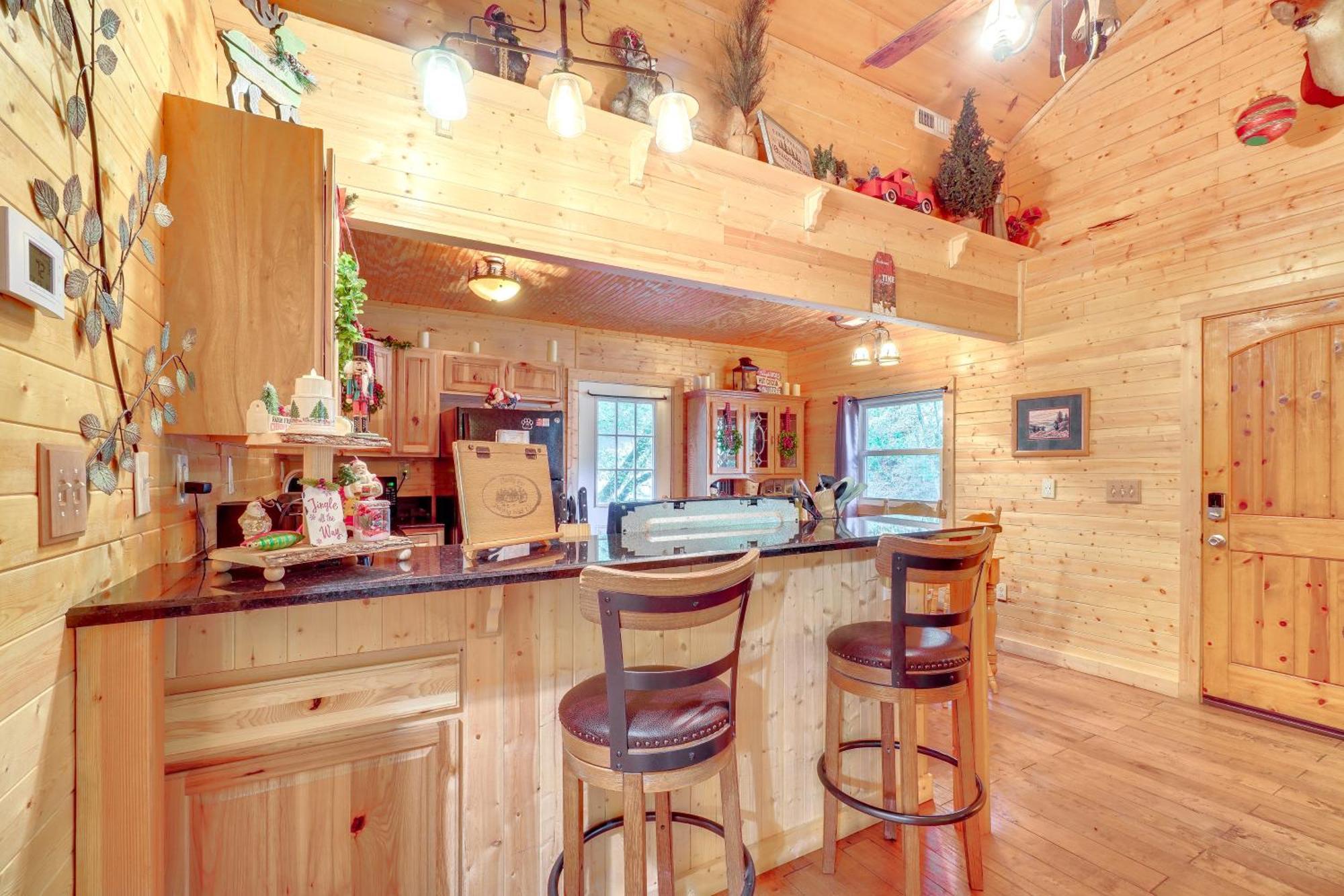 Just Fur Relaxin Sevierville Cabin With Hot Tub! Екстериор снимка